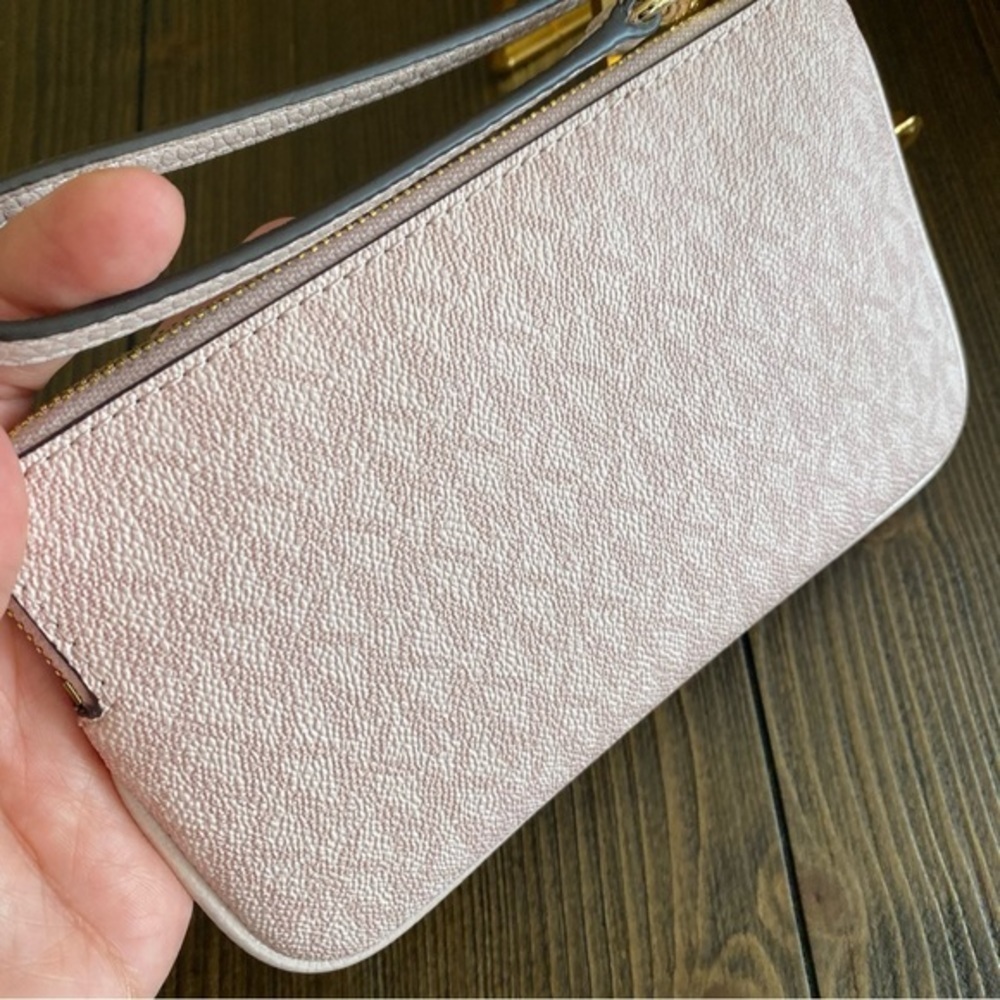 Final sale 🌹Michael Kors large jet set travel zipper wristlet - Picture 4 of 8